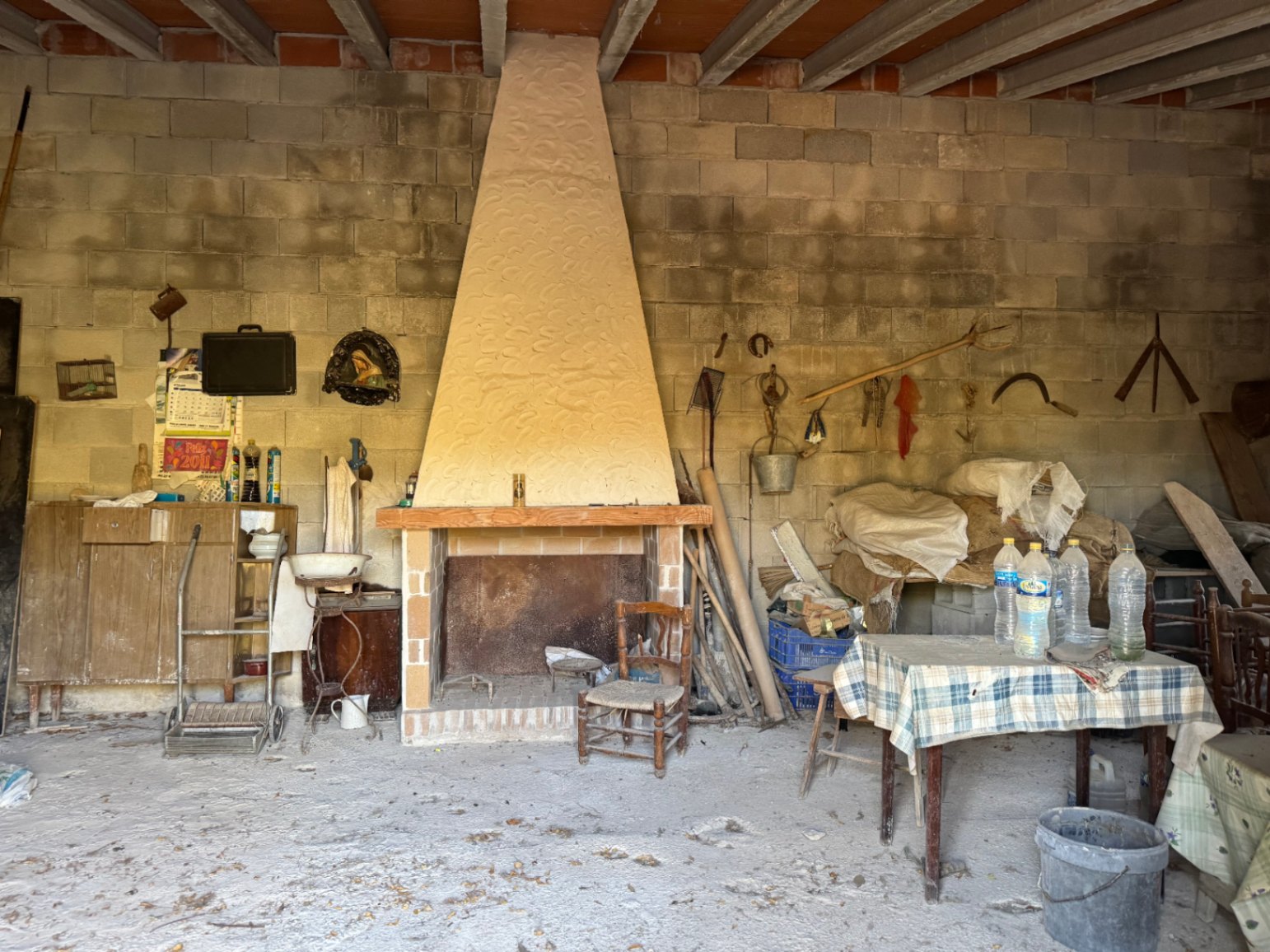 Casa de Campo en Venta en Benissa : Para Reforma Integral con Amplia Parcela y Vistas Verdes
