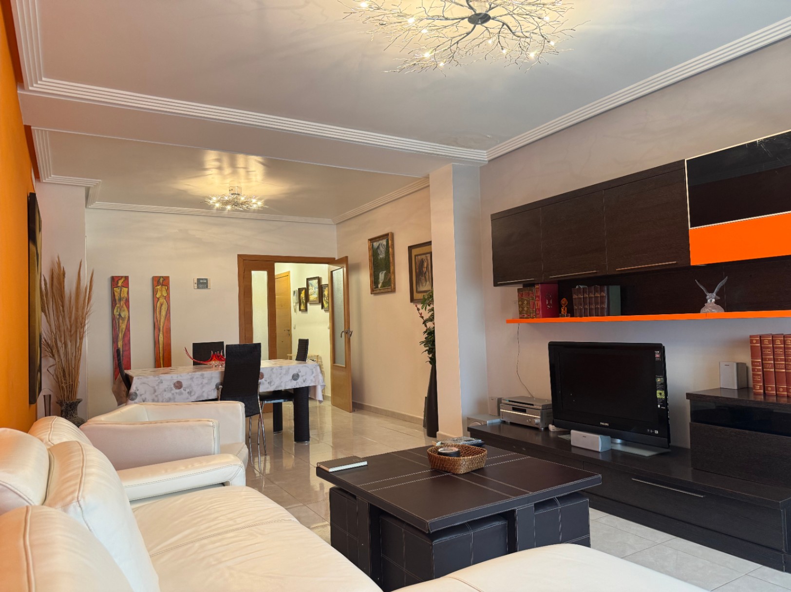 Piso en Venta en Benissa con Parking y Trastero : Amplio, Luminoso y en Zona Residencial Tranquila