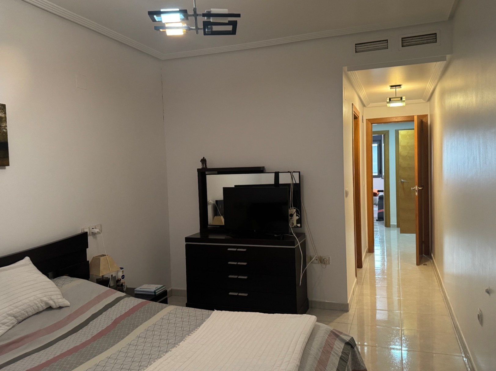 Piso en Venta en Benissa con Parking y Trastero : Amplio, Luminoso y en Zona Residencial Tranquila