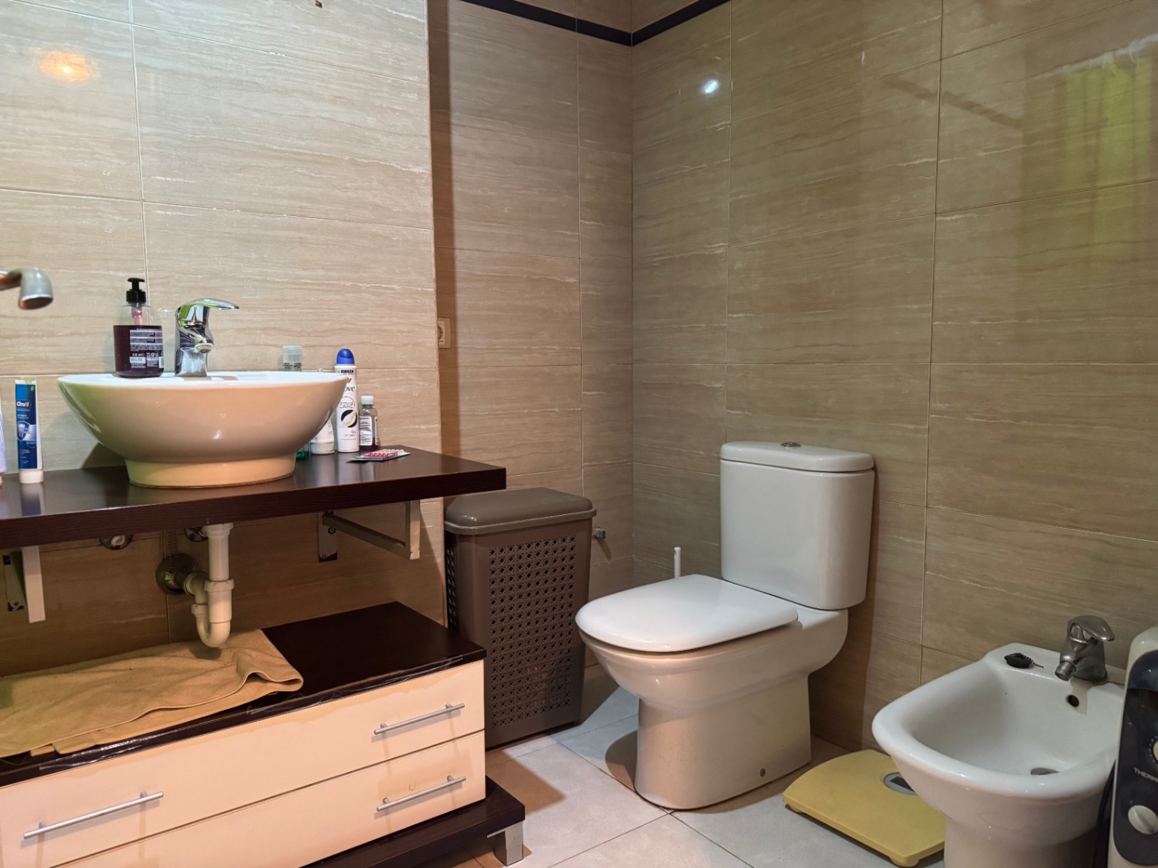 Piso en Venta en Benissa con Parking y Trastero : Amplio, Luminoso y en Zona Residencial Tranquila