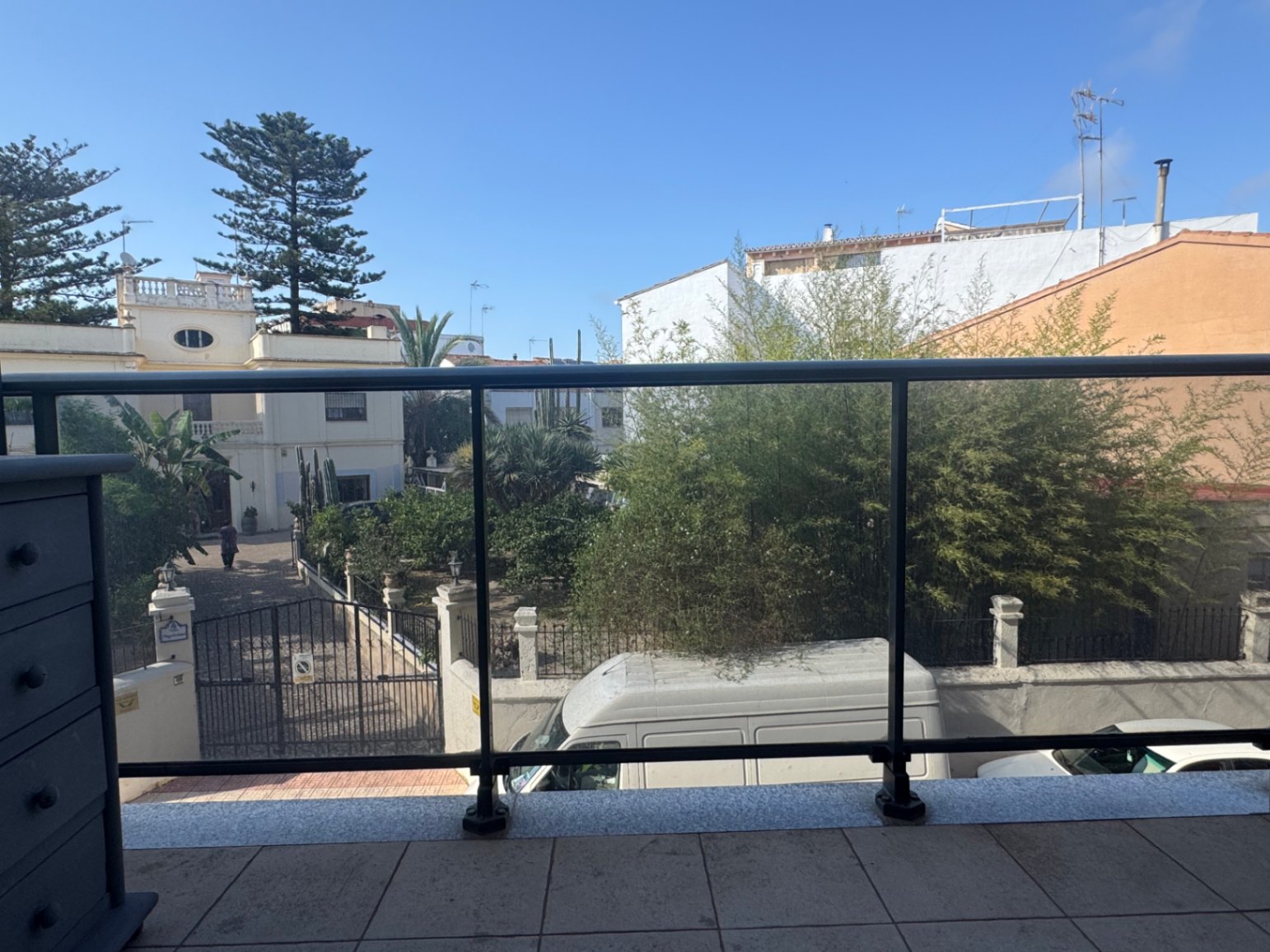Piso en Venta en Benissa con Parking y Trastero : Amplio, Luminoso y en Zona Residencial Tranquila