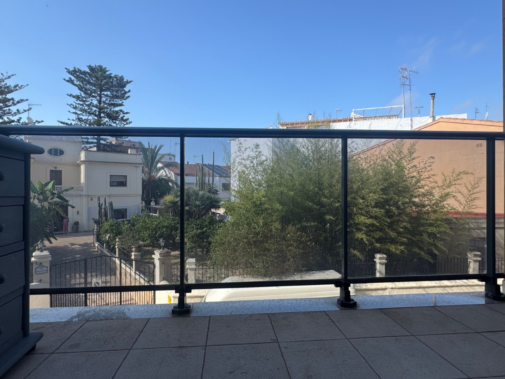 Piso en Venta en Benissa con Parking y Trastero : Amplio, Luminoso y en Zona Residencial Tranquila