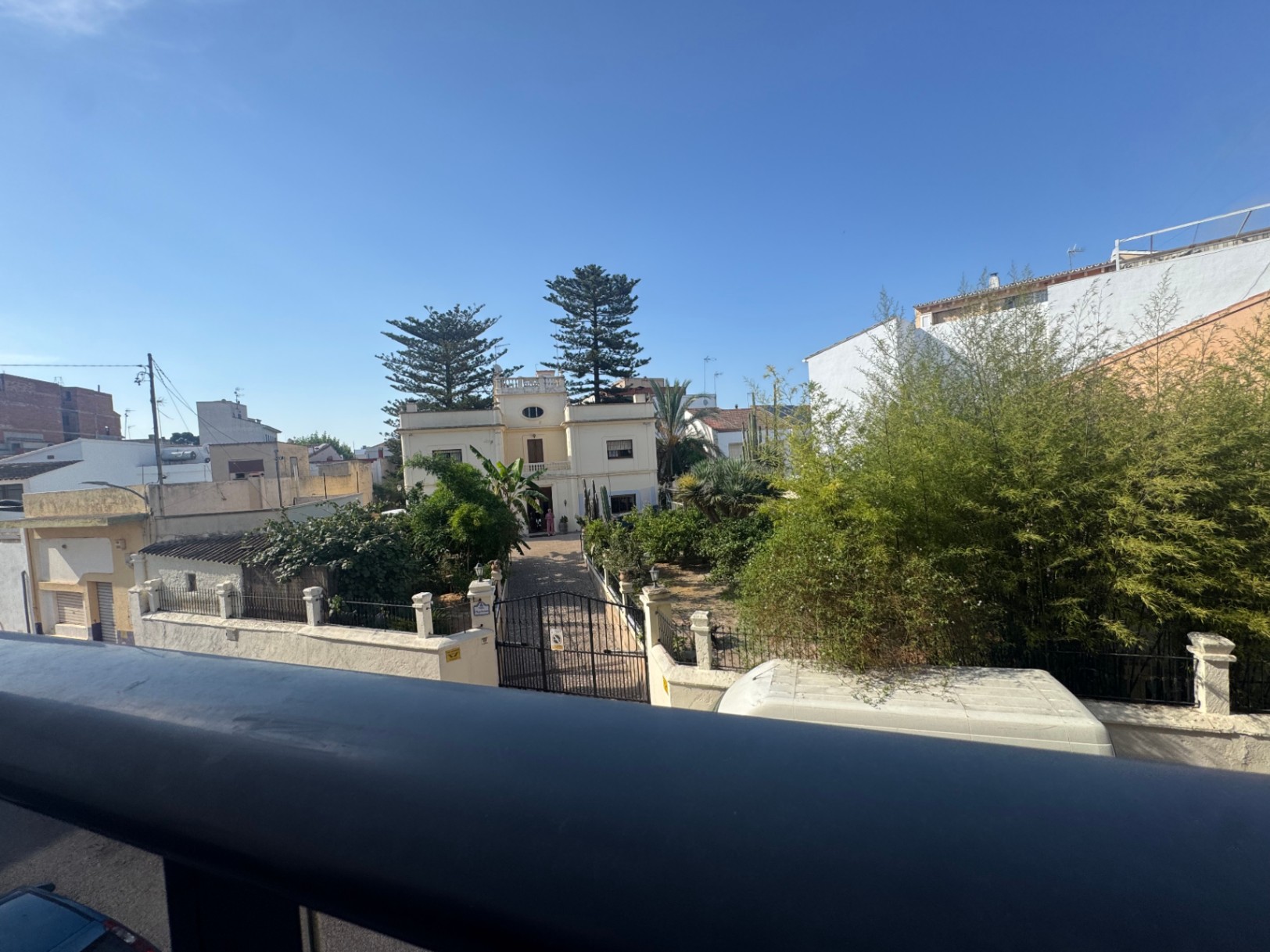 Piso en Venta en Benissa con Parking y Trastero : Amplio, Luminoso y en Zona Residencial Tranquila