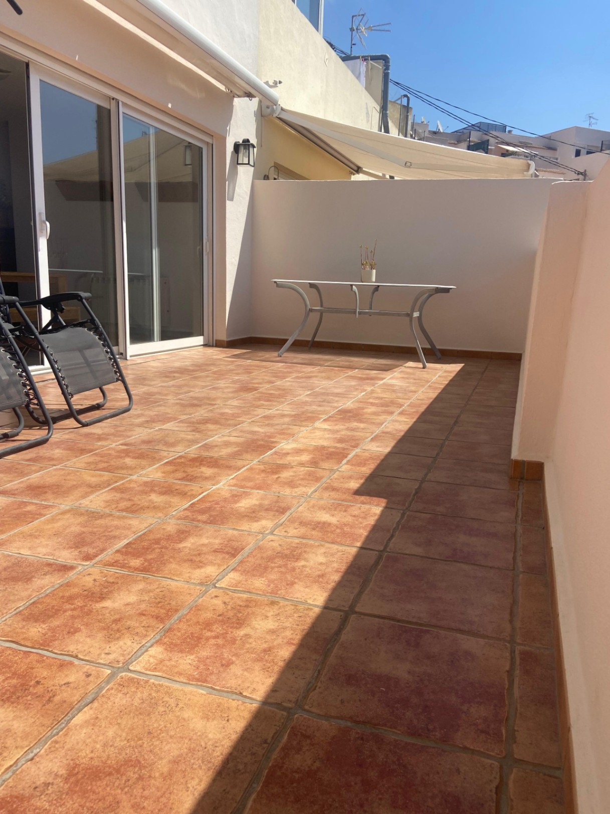 Appartement te Huur in Benissa met Spectaculaire Terras en Panoramisch Uitzicht op de Zee en de Bergen van Bernia en Oltà