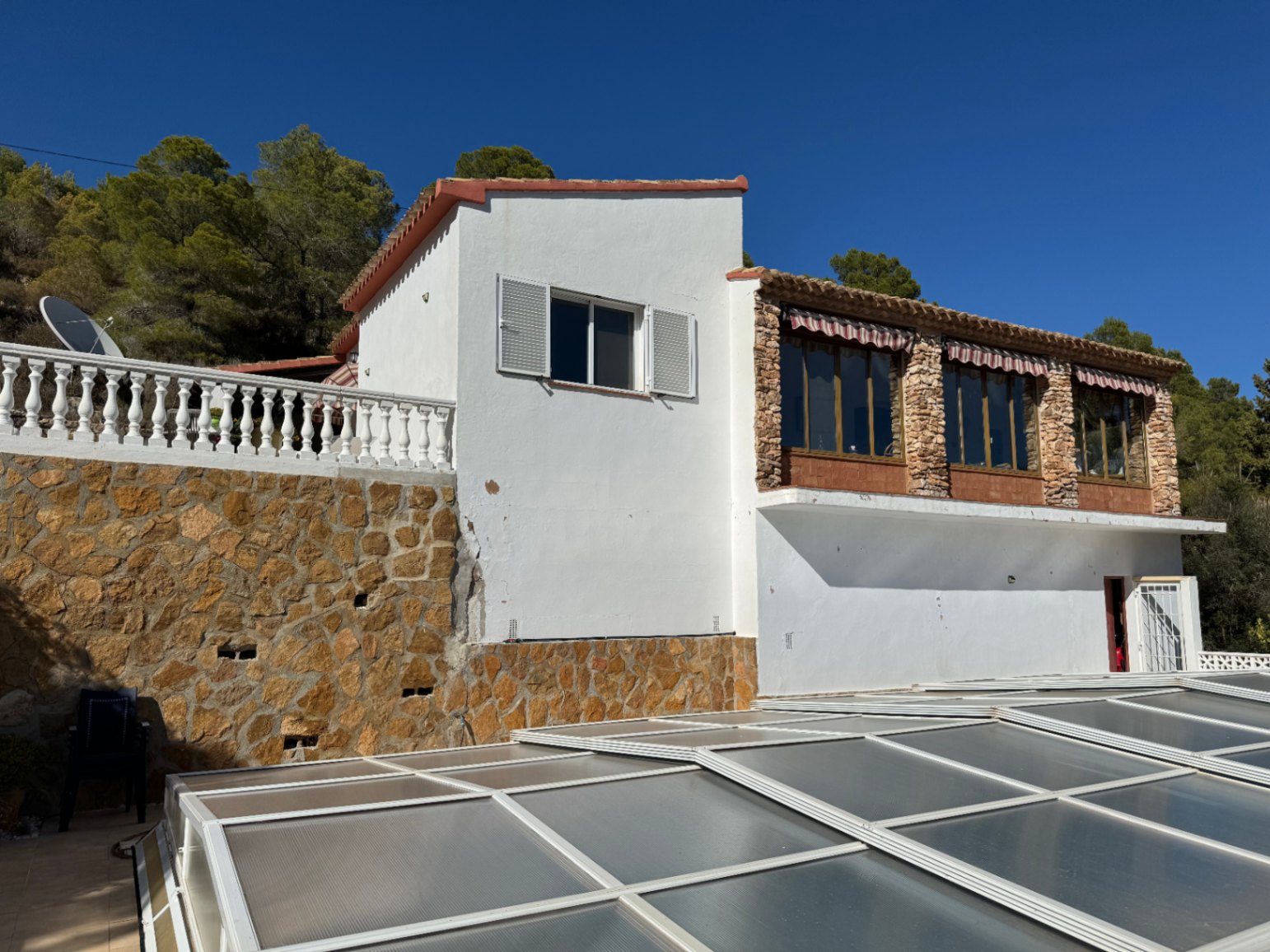 Villa Espaciosa en el Campo entre Benissa y Calpe: Un Retiro Sereno con Espacios Generosos