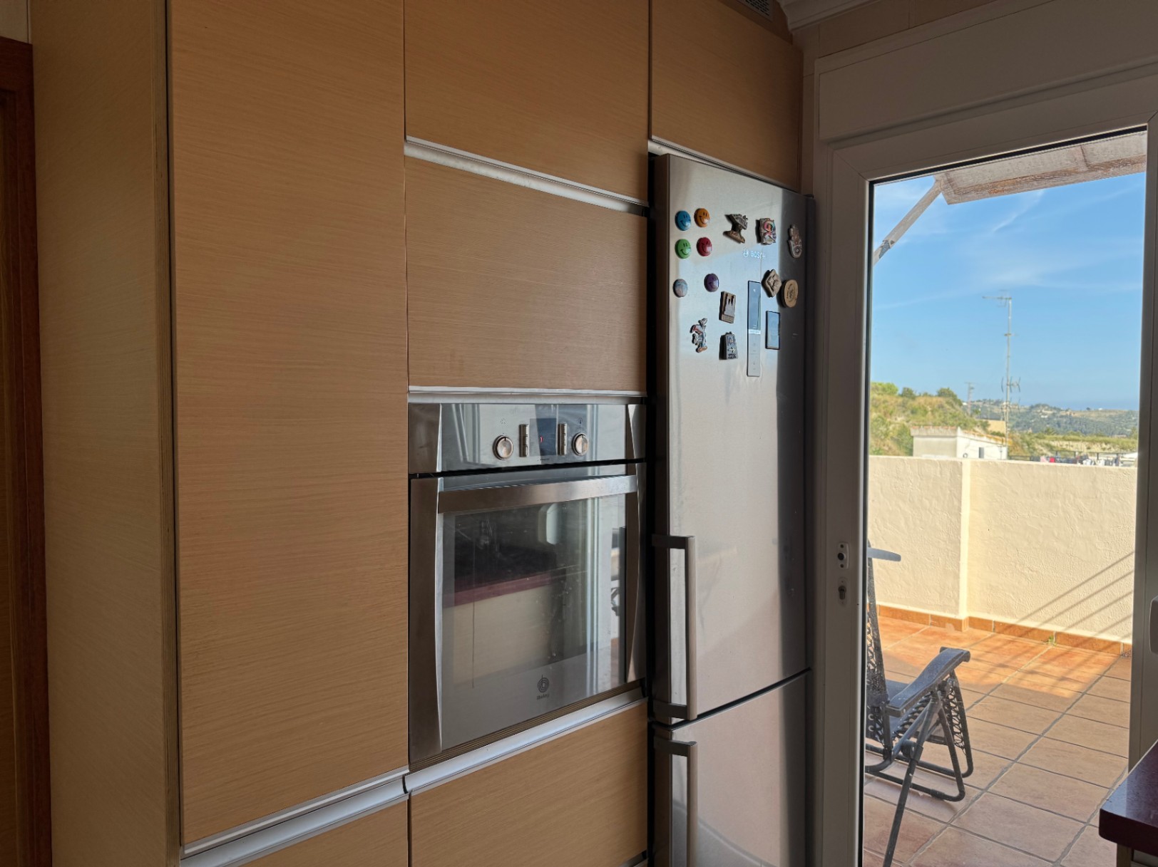 Piso en Alquiler en Benissa con Espectacular Terraza y Vistas Panorámicas al Mar y a las Montañas de Bernia y Oltà