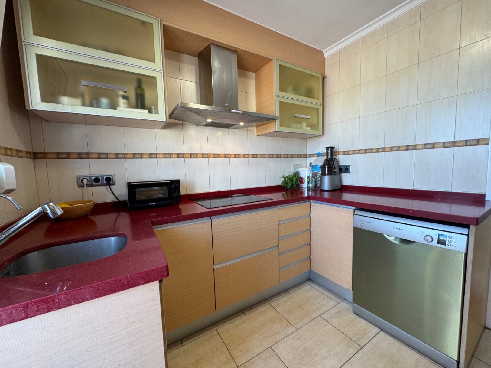 Piso en Alquiler en Benissa con Espectacular Terraza y Vistas Panorámicas al Mar y a las Montañas de Bernia y Oltà