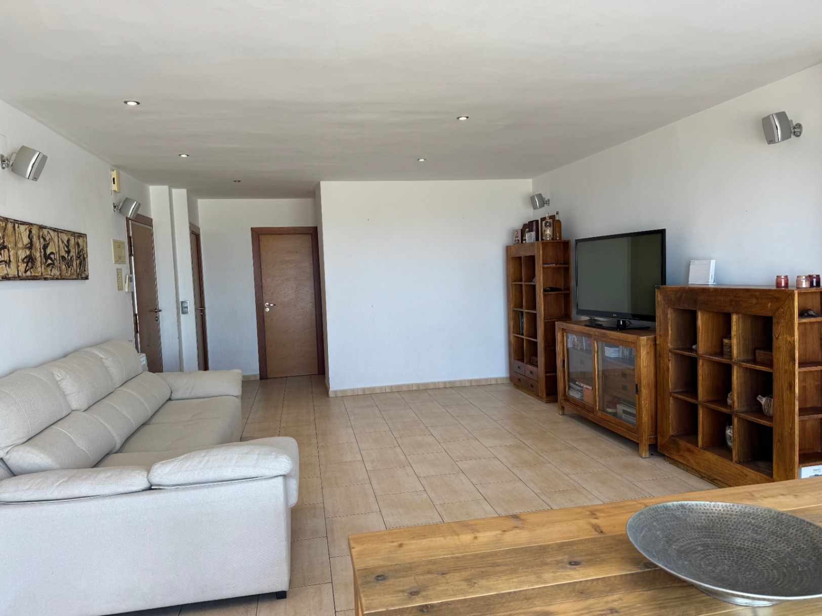 Piso en Alquiler en Benissa con Espectacular Terraza y Vistas Panorámicas al Mar y a las Montañas de Bernia y Oltà