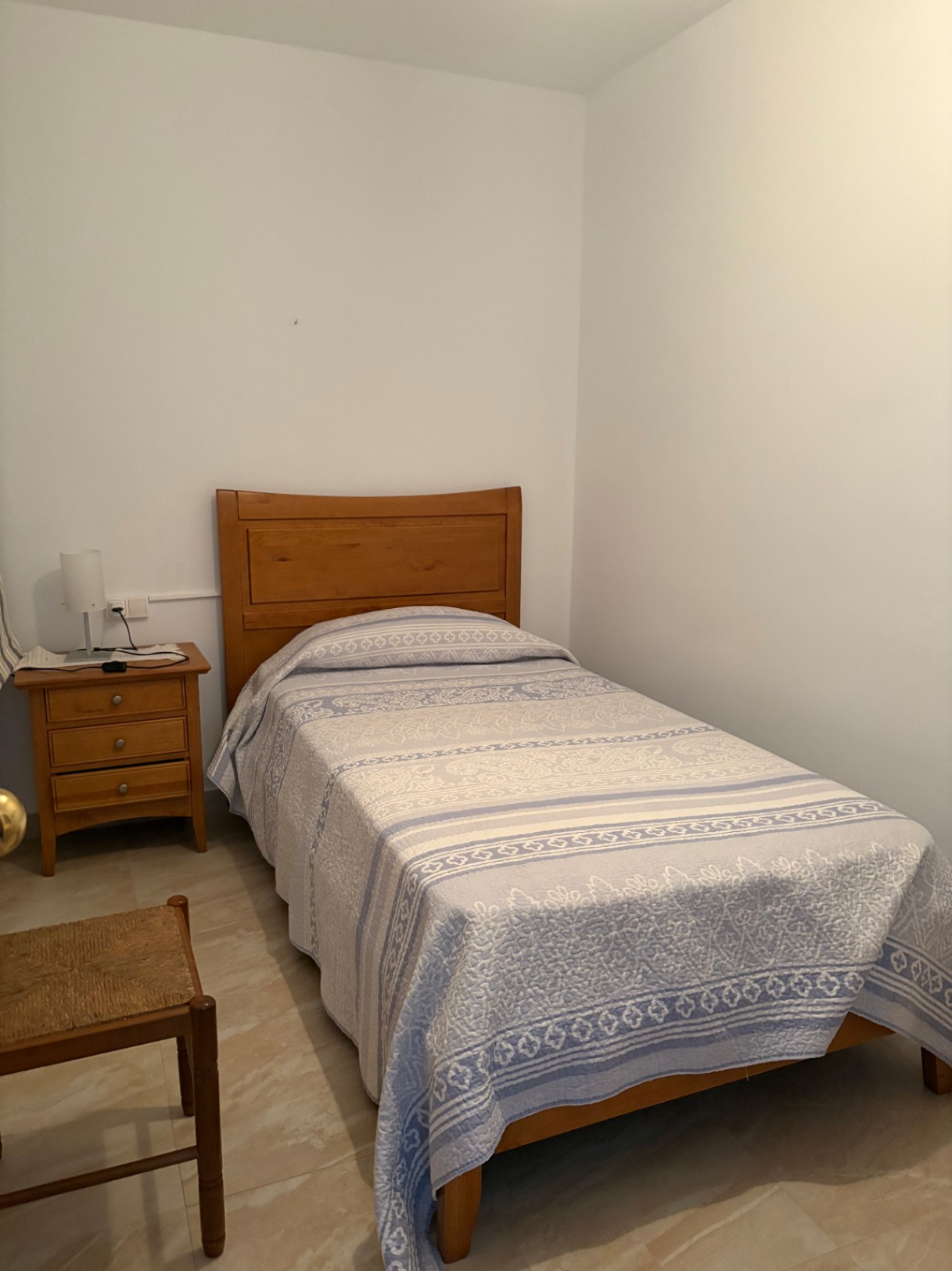 ¡Amplio piso en alquiler en Benissa, ideal para quienes buscan tranquilidad y comodidad!