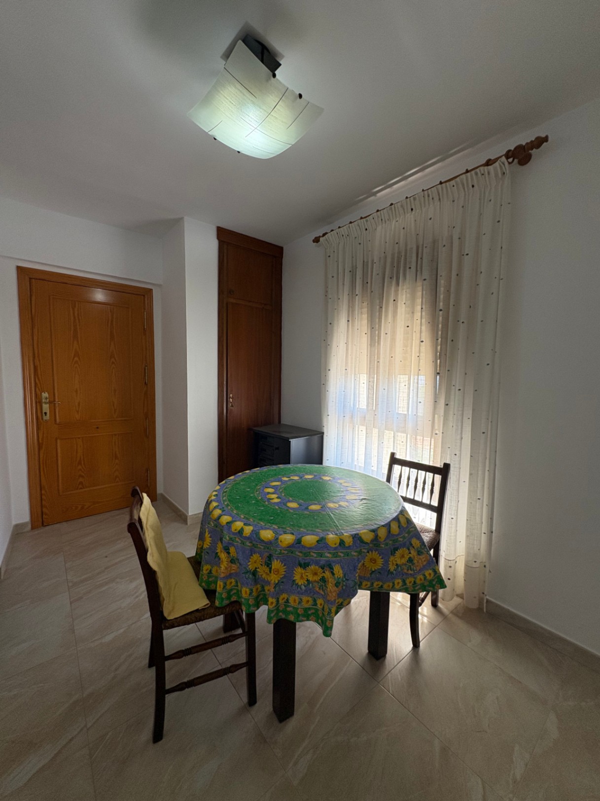 ¡Amplio piso en alquiler en Benissa, ideal para quienes buscan tranquilidad y comodidad!
