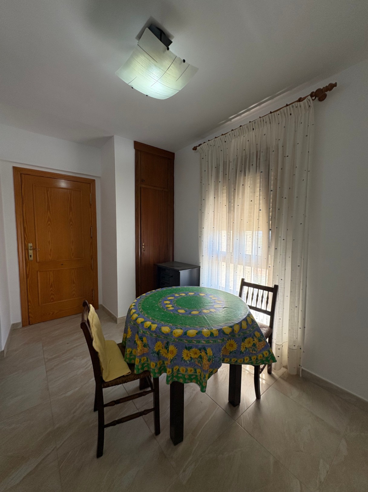 ¡Amplio piso en alquiler en Benissa, ideal para quienes buscan tranquilidad y comodidad!