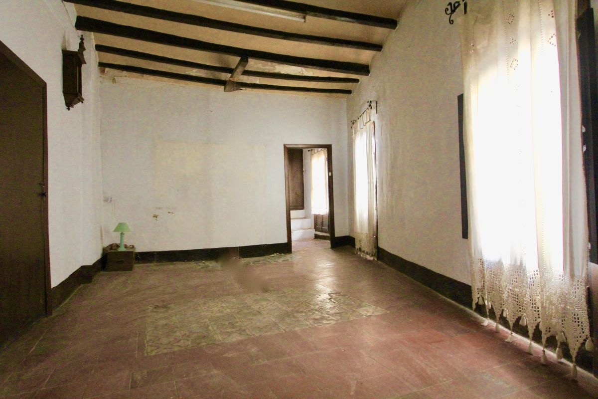 Casa de Pueblo en Venta: Un Rincón con Encanto en el Casco Antiguo de Benissa
