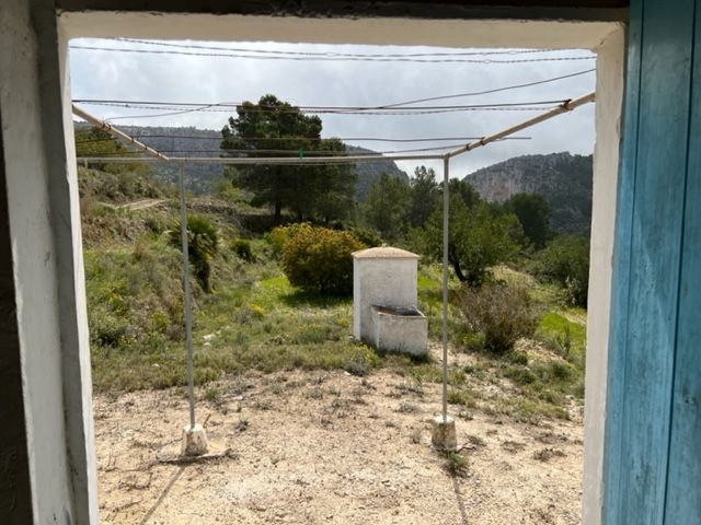 Encantadora Casita de Labor en Benissa, Alicante: Oportunidad en la Naturaleza